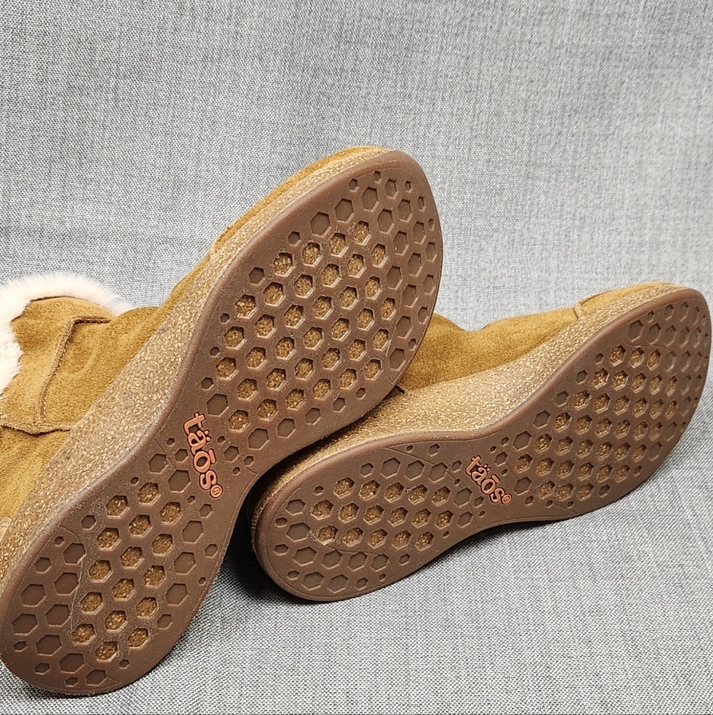 Taos Women's Future Mid Suede Boots. 7 - Picture 10 of 10